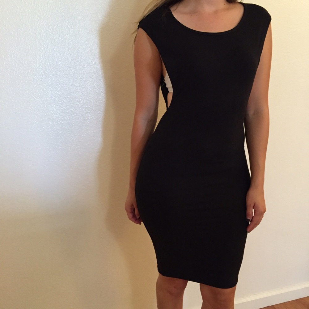 •LAST ONE• Black Side Cut Out Midi Dress